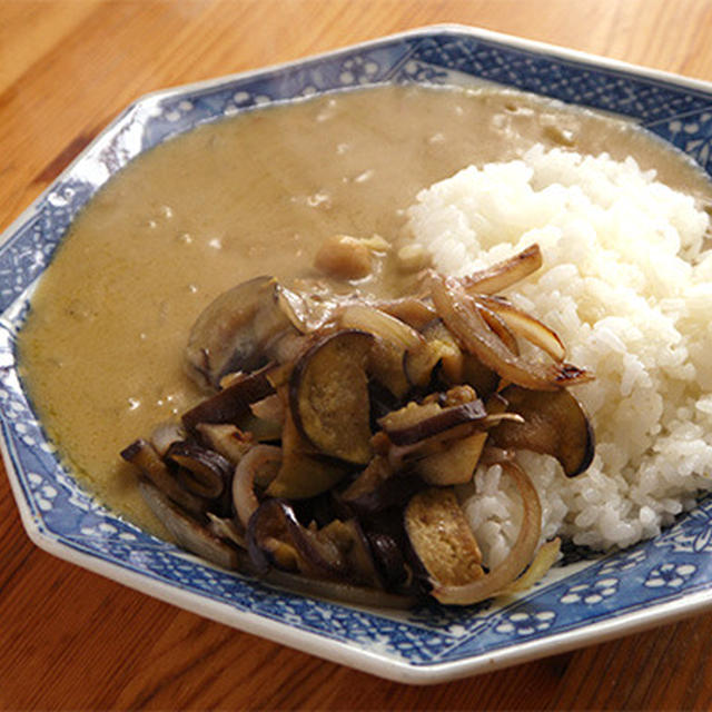 レトルトカレーに炒め野菜をプラス