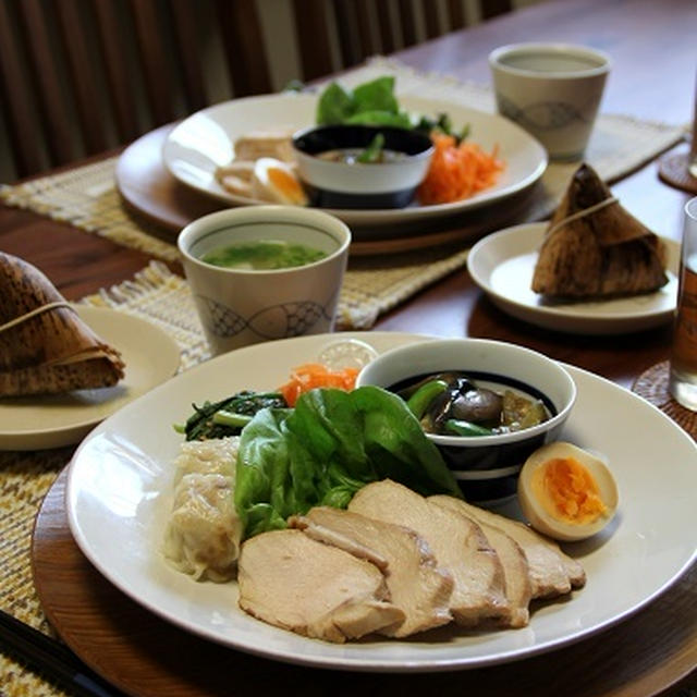 鶏むねチャーシュー・プレート。中華ちまきと焼売（宅配）。