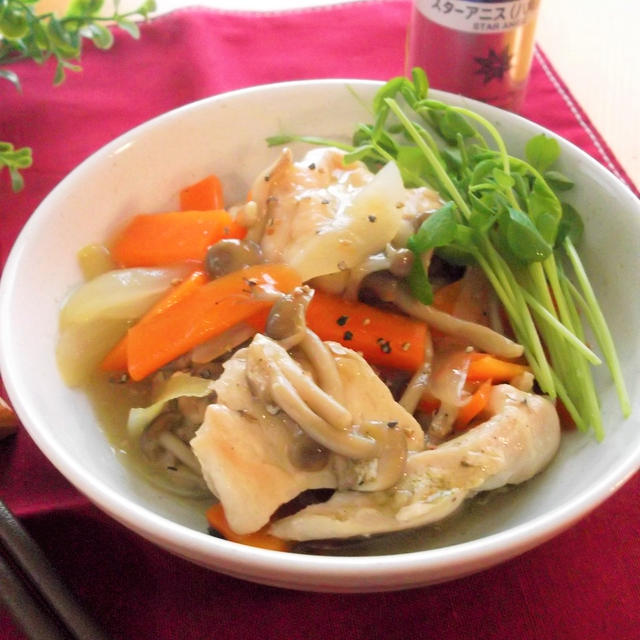 フライパン一つ♪どんどん入れて蒸し煮するだけ！八角香る鶏肉と根菜のめんつゆとろみ煮　