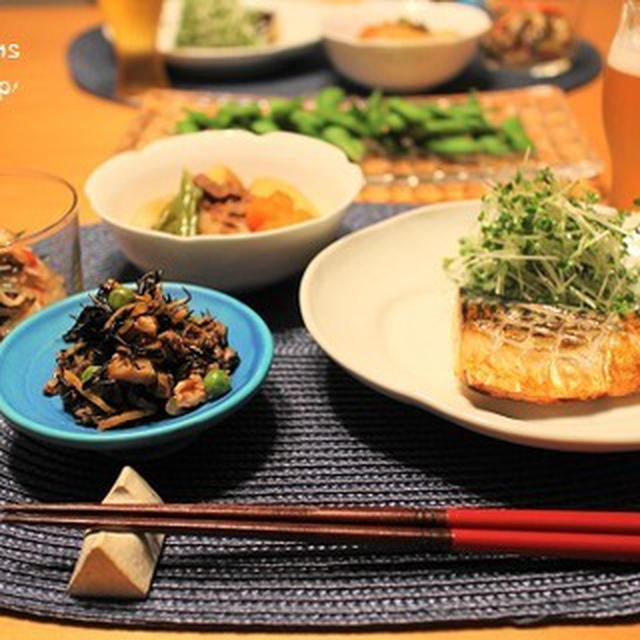 ストウブで『肉じゃが』の献立。