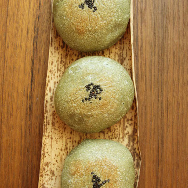 よもぎパウダーでよもぎあんパン