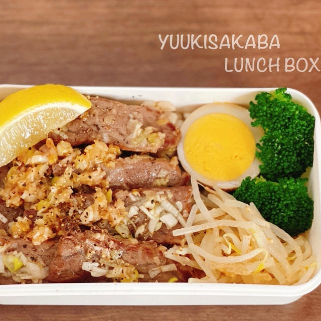 蓋を開けたら、ちょっとテンション上がる、がっつり丼弁当