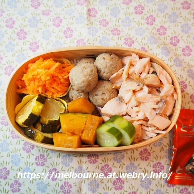 鮭そぼろとレンチン肉団子のお弁当