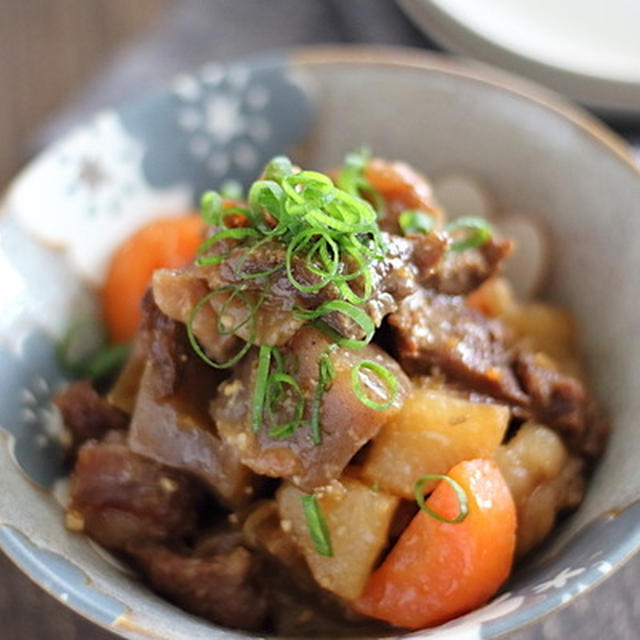 【レシピ】すじ肉とこんにゃくの煮物｜ご飯日記（献立写真）付き