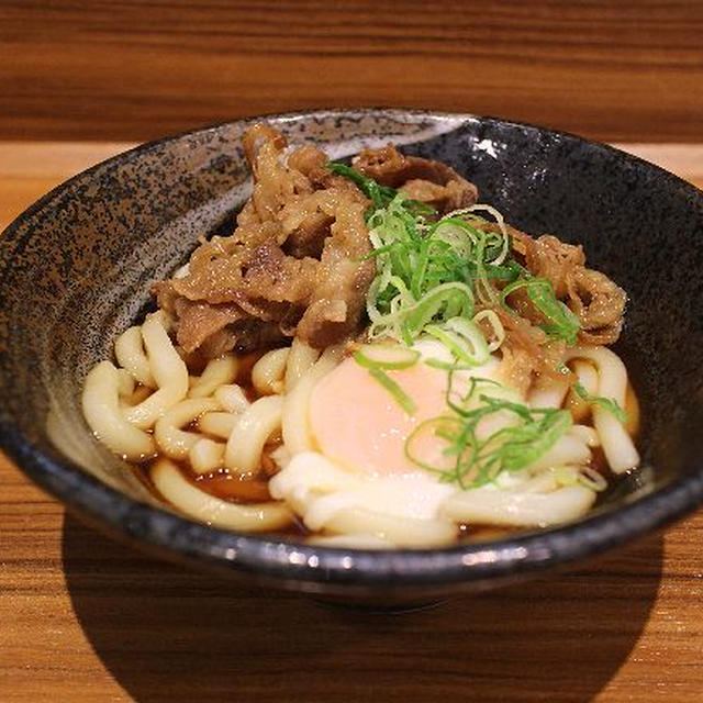 讃岐うどん「はなまる」の牛肉温玉ぶっかけうどん