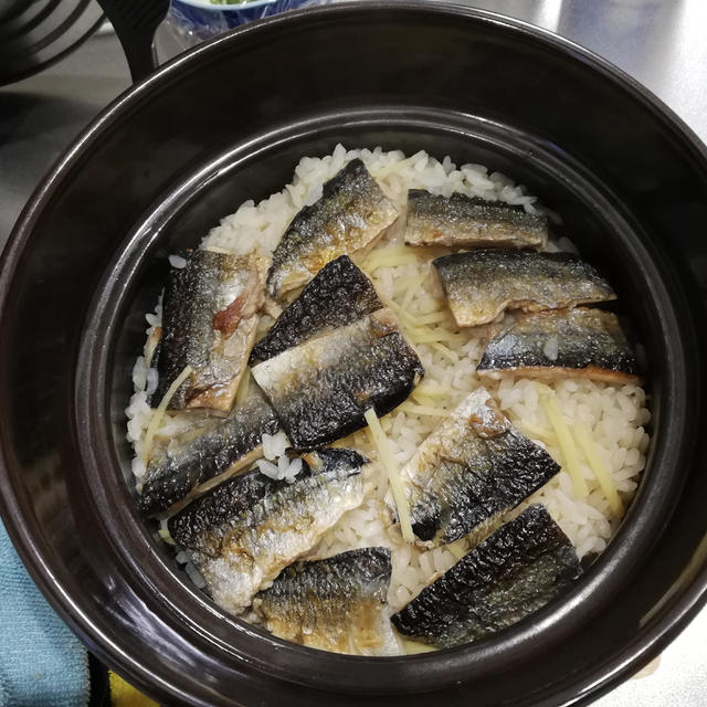 意外に簡単！土鍋で作る焼き秋刀魚の炊き込みご飯 炊飯器でも作れます！
