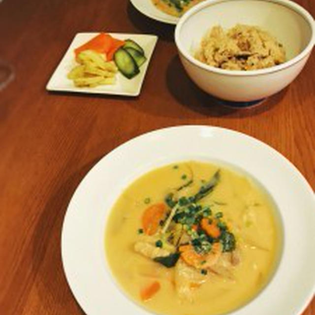 キノコの炊き込みご飯と粕汁で、一汁一菜な晩ごはん