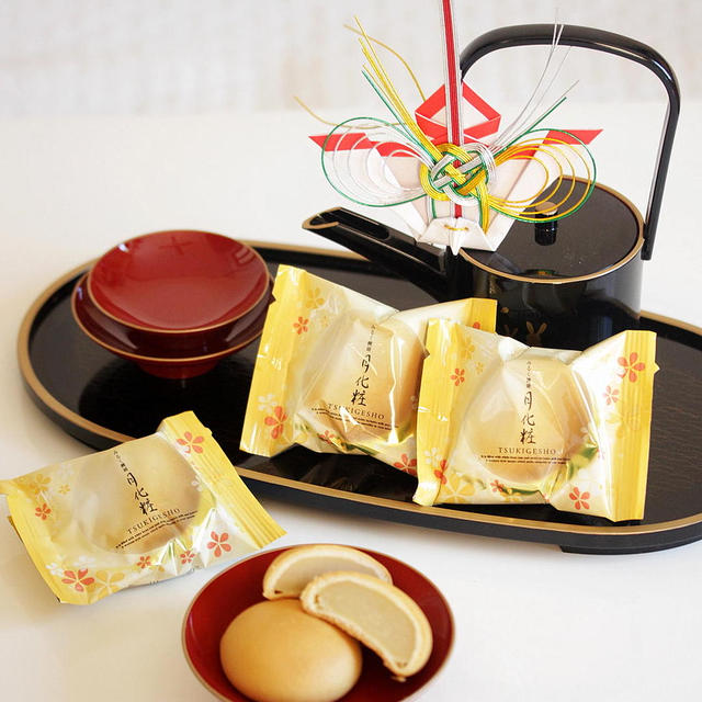 * ２秒に１個売れる大阪みやげ『月化粧＊みるく饅頭』♪
