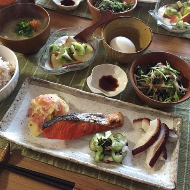 朝ごはんと…。トラウマ。