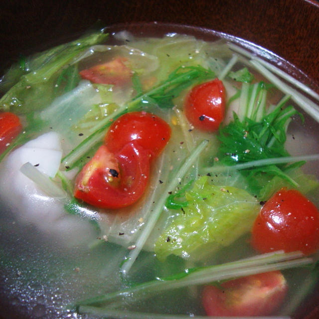 水菜とレタスの餃子スープ