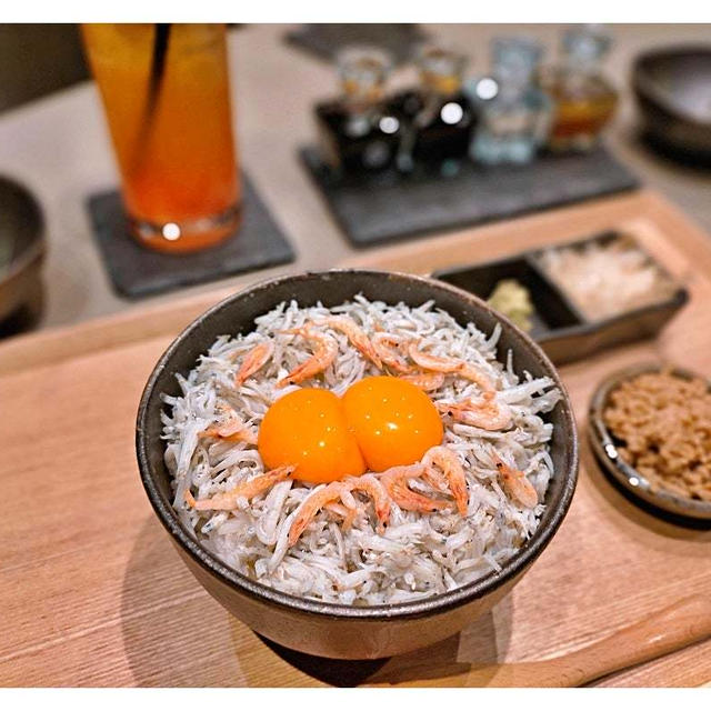 双子卵だ～♪川越カフェ「和心」国産しらすの卵かけご飯とジブリ風アイスケーキブリュレ
