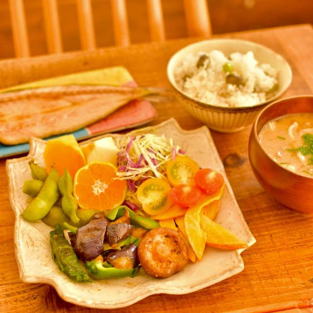 黒枝豆ごはんと野菜のおかず