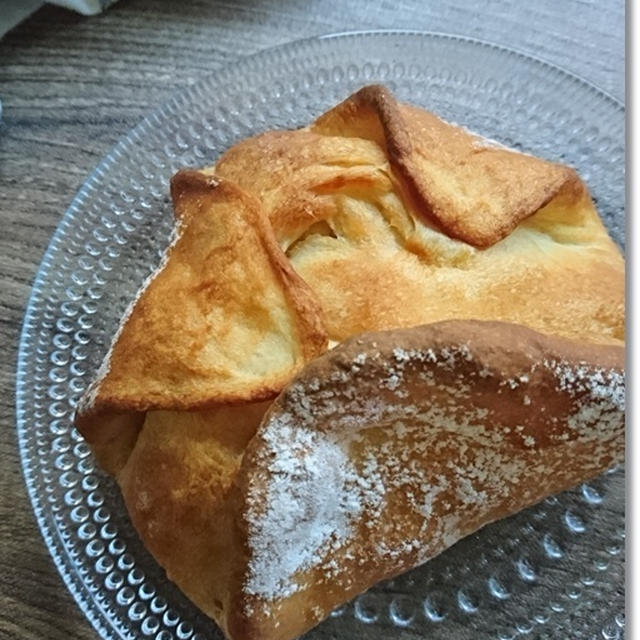今年最後のパンは。。。酉年だけに(笑)トリコーンとセミヌード(笑)