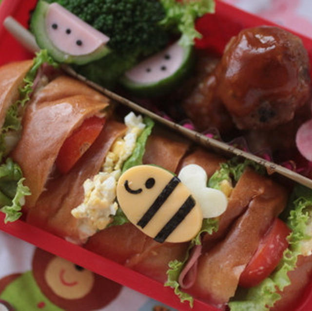 苺ﾏﾏのキャラ弁教室～みつばちくんの行進弁当1