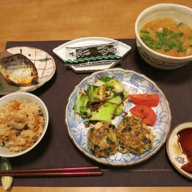 炊き込みご飯　や　豚汁　ニラ団子などの晩ご飯　と　紫のホタルブクロ