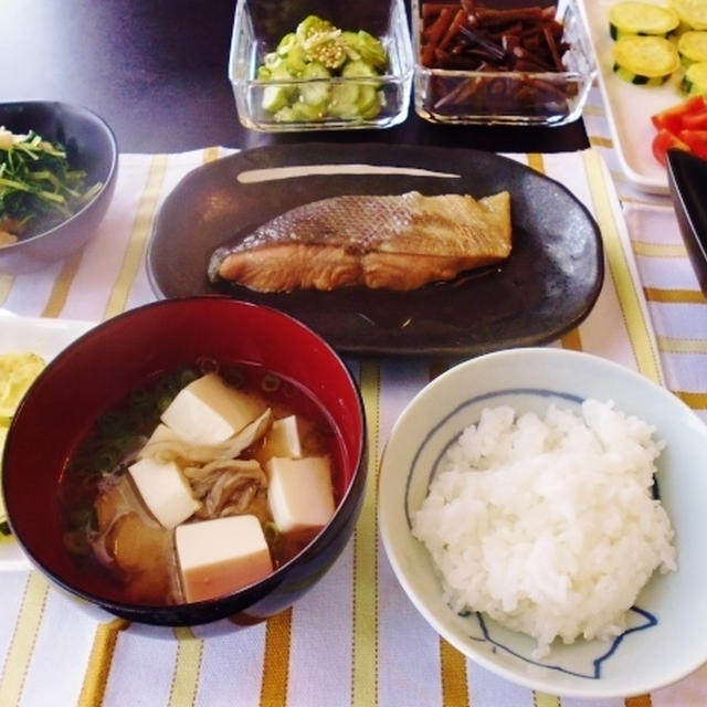 秋鮭の煮つけ・水菜とうす揚げの生姜風味煮浸しなど