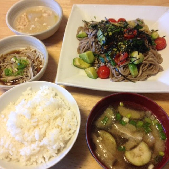 今日のお昼はアボガド焼き蕎麦など～！