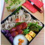 夏は涼しく麺のお弁当　鴨せいろ　とろろ・なめこ付き　鴨ネギつゆ　紫蘇のうす焼き　夏せりの天麩羅　紫芋のスティック蜂蜜(大学芋風味)　蕎麦