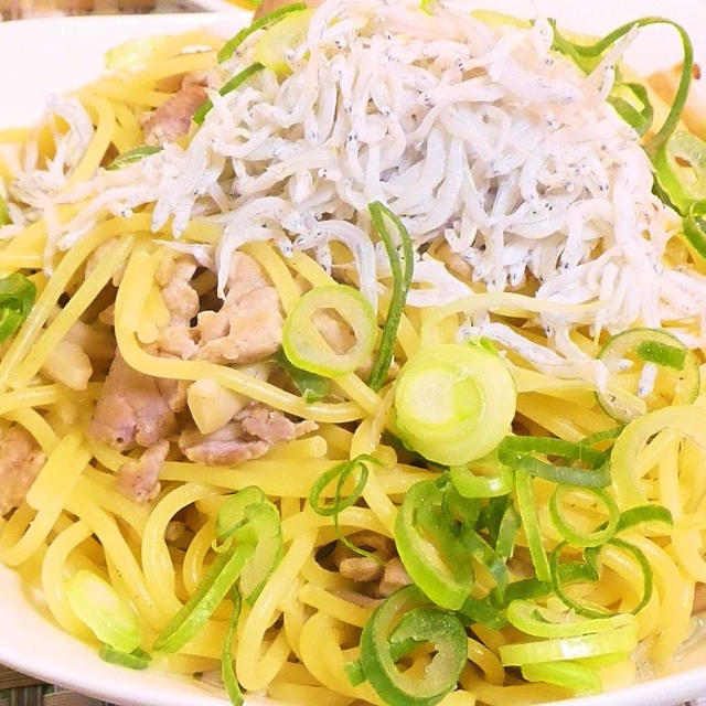 豚肉としめじのしらすパスタ｜レシピ・作り方