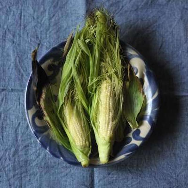 ベビーコーンのグリル焼き（まかない）とやちむんの器