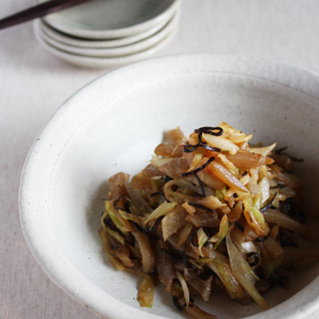 干し芋とセロリの塩昆布炒め