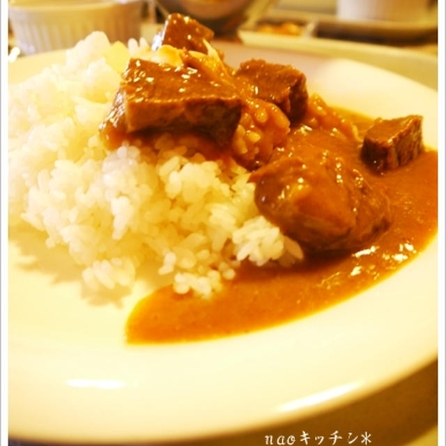 中禅寺金谷ホテル直営のカフェレストランde百年ライスカレーランチ♪