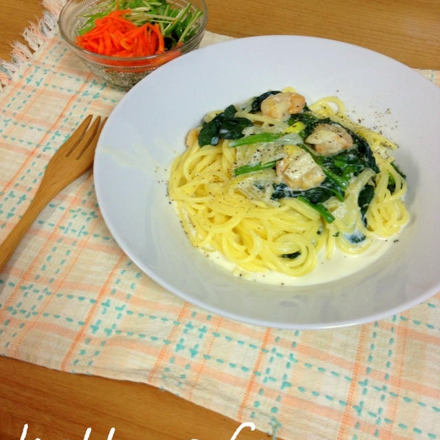 エビとほうれん草のクリームパスタ
