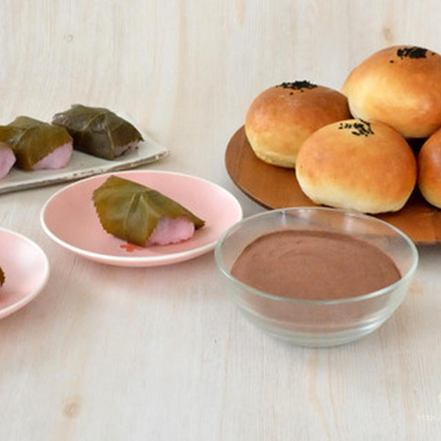 粉末「さらしあん」で食べたい時に桜餅＆黒ごまあんぱん。