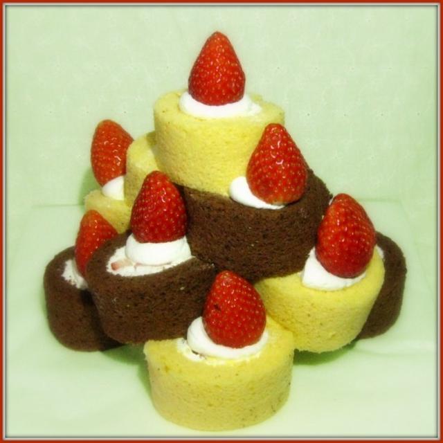 クリスマスに いちごのロールケーキタワー By うわっち さん レシピブログ 料理ブログのレシピ満載
