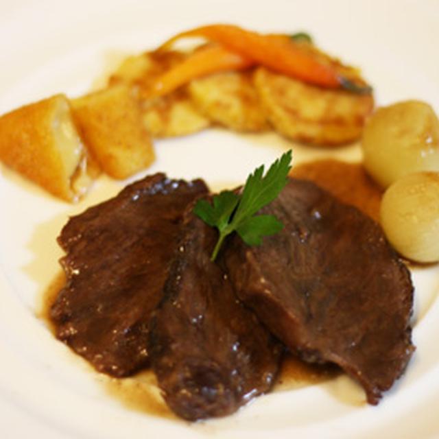 牛頬肉のブレゼ　ブルジョワ風