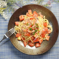 フライパンひとつ和えるだけ！鯖缶とトマトのゆず胡椒風味パスタの作り方・レシピ