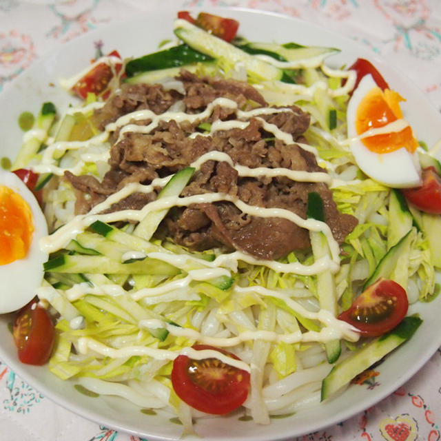 すき家牛丼の具を使ったサラダうどん