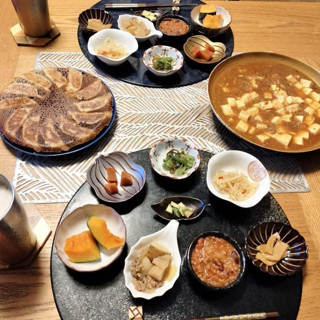 ダンナごはん！餃子と麻婆豆腐と小鉢8品で晩酌