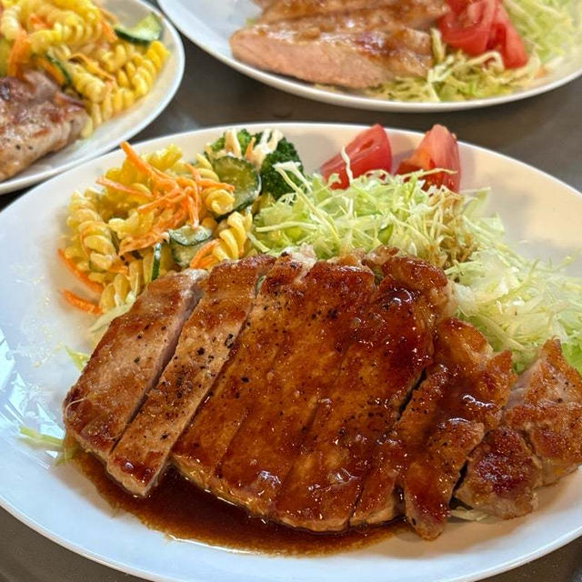 カナダ三元豚厚切りロースでトンテキ♪