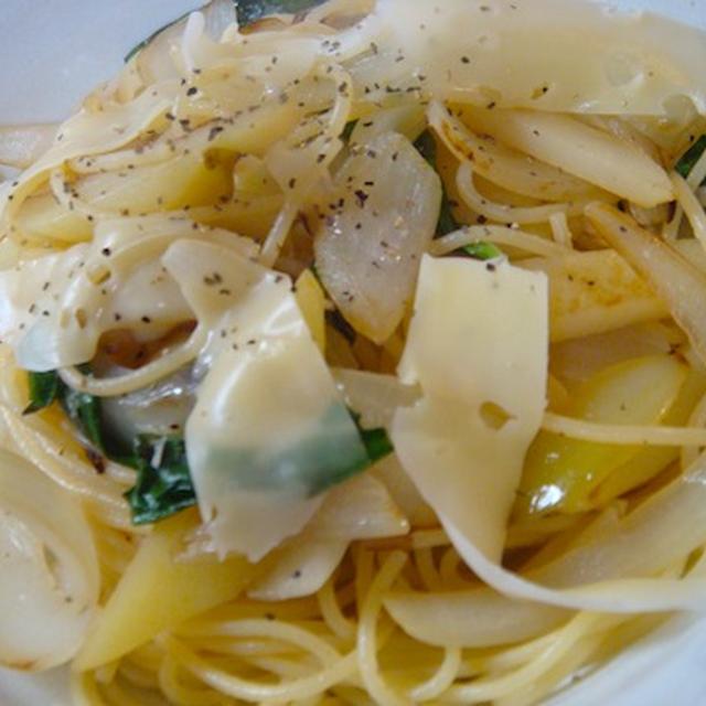 じゃがいもとタマネギとトマトのパスタ