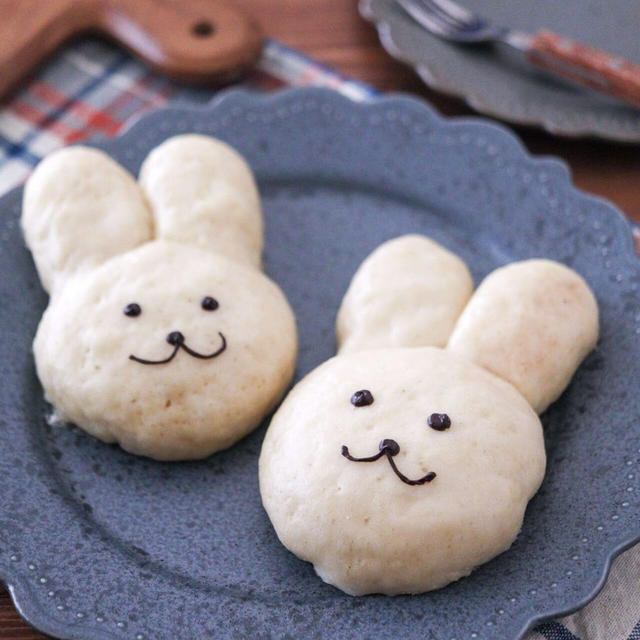 型なし簡単！うさぎパンケーキレシピ【かわいいパンケーキ】