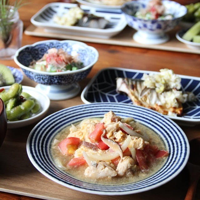 トマトで親子煮 と 焼きさばのねぎ塩レモン。