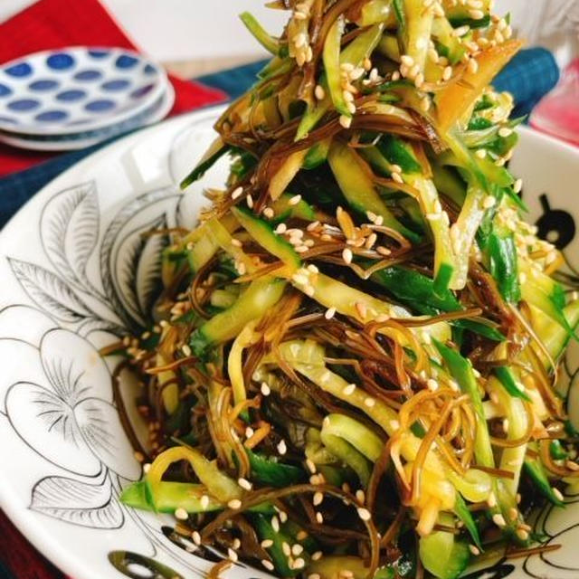 胡瓜と刻み昆布の酢の物(動画レシピ)/Cucumber and kelp with Black vinegar.