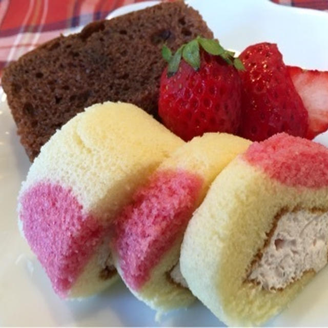 市販のロールケーキでスイーツプレート☆