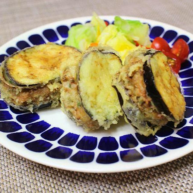 茹でキャベツ添えのなすのはさみ揚げ