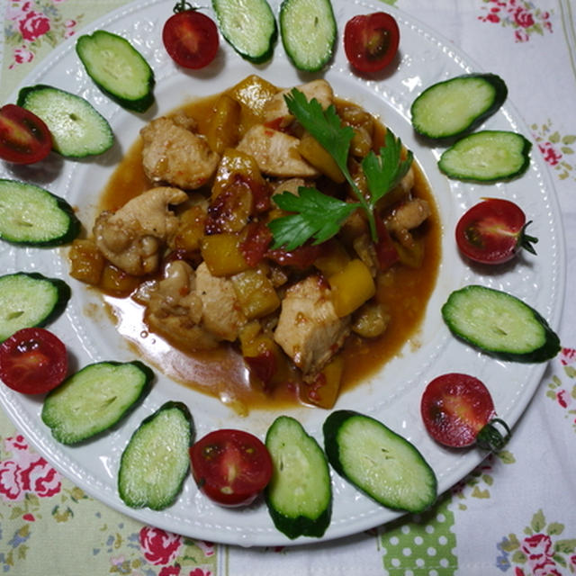 ＜鶏肉の照り焼きとズッキーニとトマトの炒め物＞