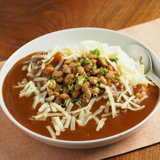 ダイソーのハチカレーで納豆チーズカレー、食レポ