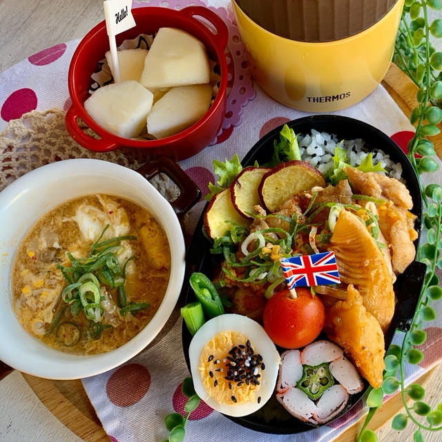 ＊油淋鶏弁当２つとラーメン＊