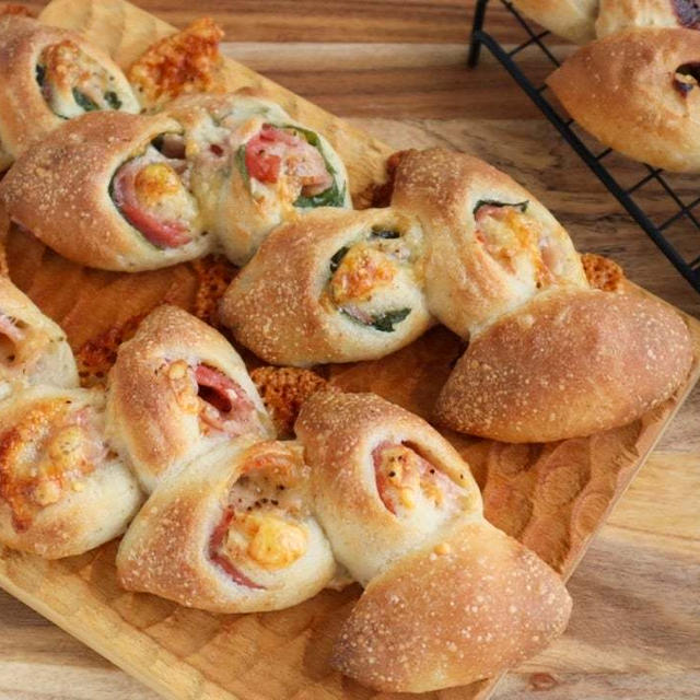 ＊【オリーブノート】実はおうちでも作れちゃう！パン屋さんの定番「ベーコンエピ」レシピ＊