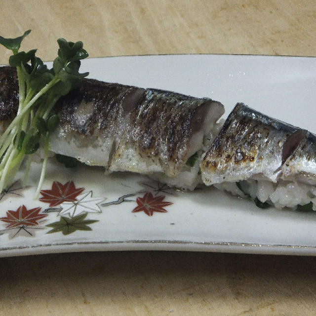 炙り秋刀魚の棒寿し　（ご飯料理　８）