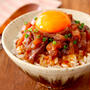 【調理時間7分】甘辛味が食欲をそそる「ブリのユッケ風丼」