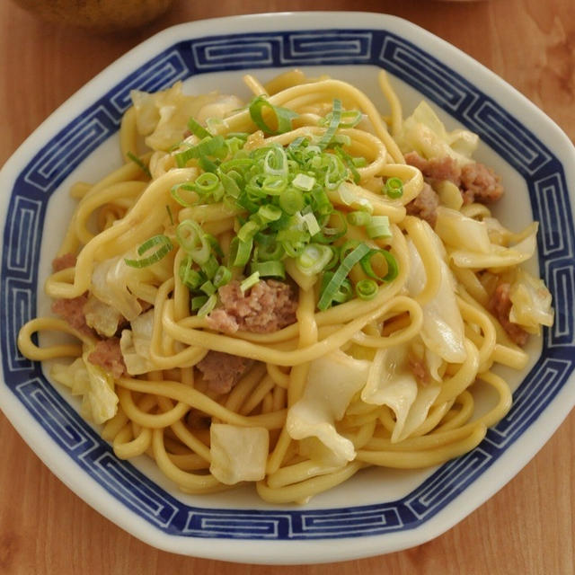 簡単♡時短 キャベツとそぼろのオイスター焼きそば