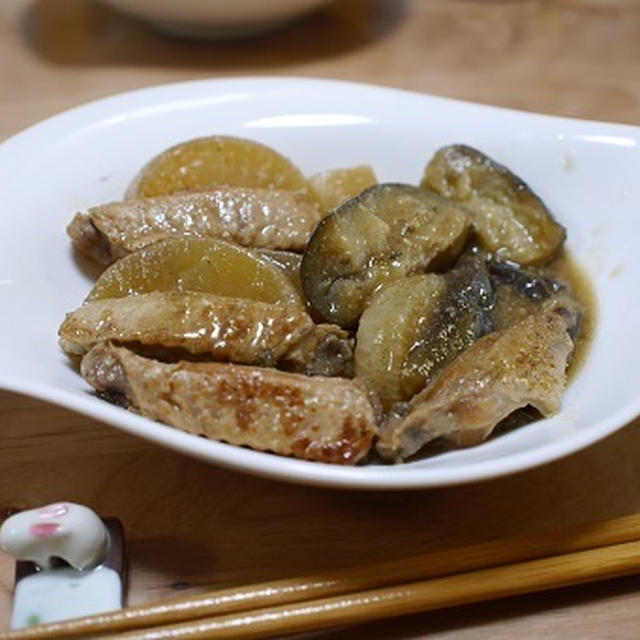 鶏手羽中と大根と茄子のトロトロゴマ煮