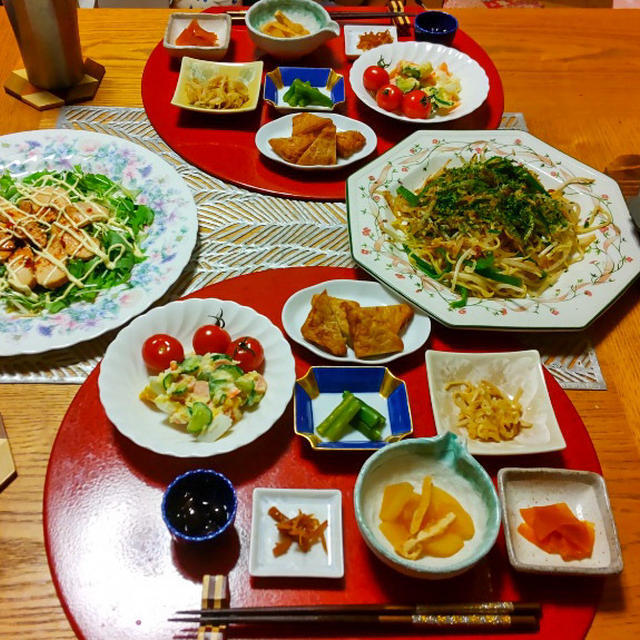 居酒屋風晩酌、山芋鉄板、塩焼きそば、鶏ぽん酢煮サラダと小鉢８品で