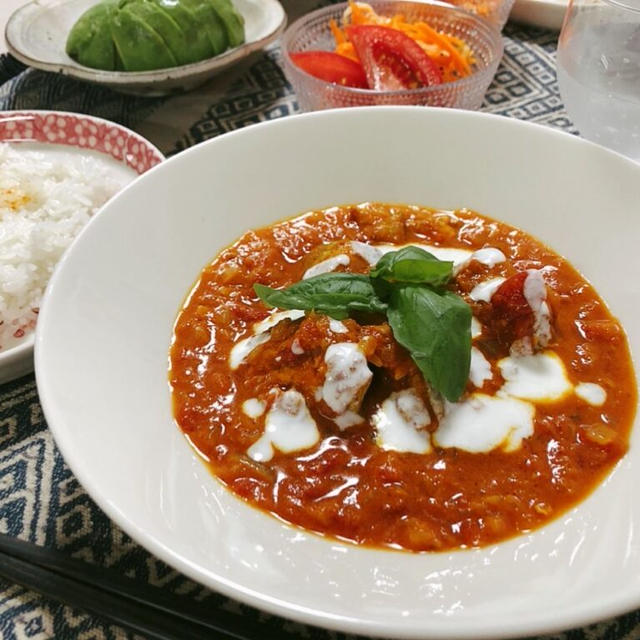 【エスビー食品のカレー粉で作る】トマトの旨みたっぷり！みんな大好きバターチキンカレー